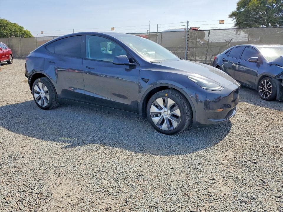 2024 TESLA MODEL Y 4