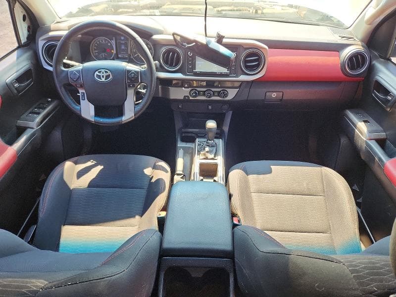 2017 TOYOTA TACOMA SR5 V6 8