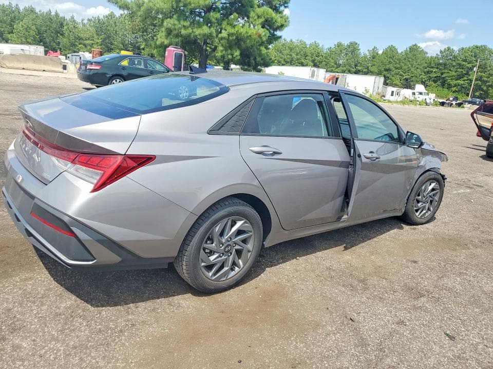 2024 HYUNDAI ELANTRA BLUE 3