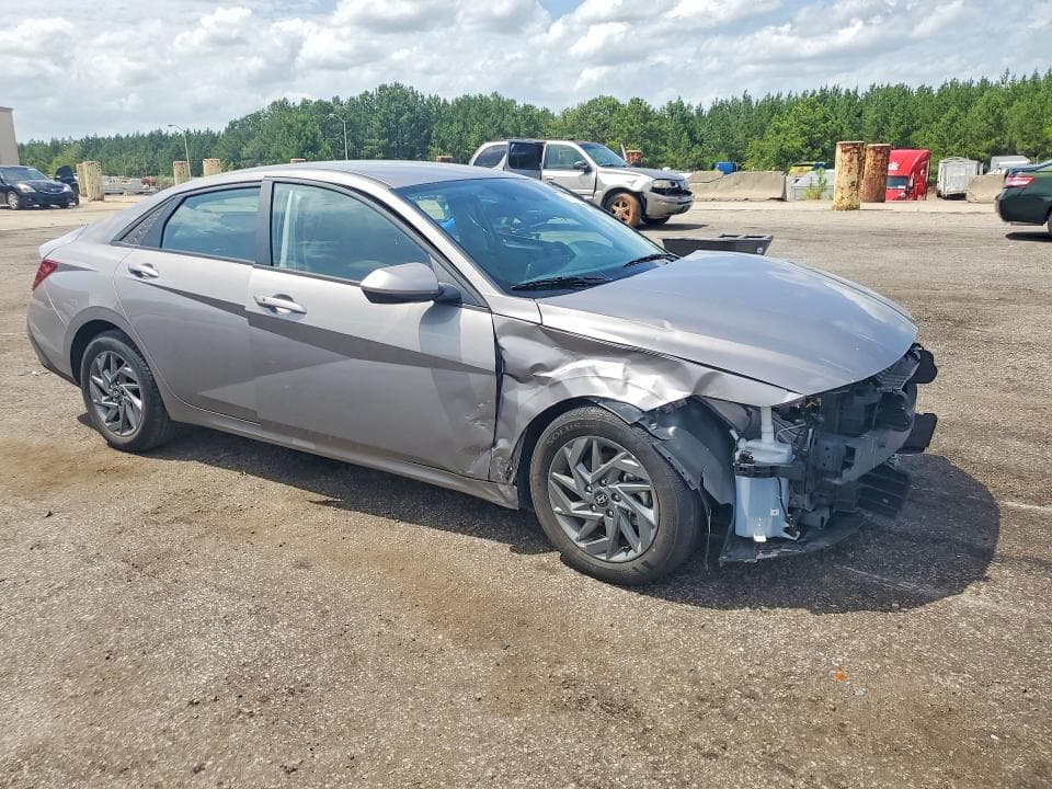 2024 HYUNDAI ELANTRA BLUE 4