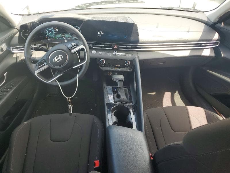 2024 HYUNDAI ELANTRA BLUE 8