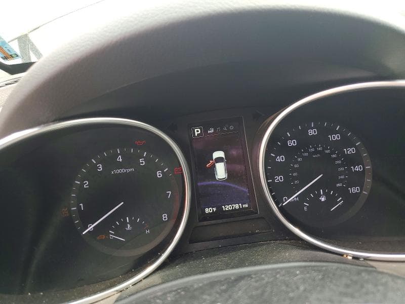 2018 HYUNDAI SANTA FE SE 9