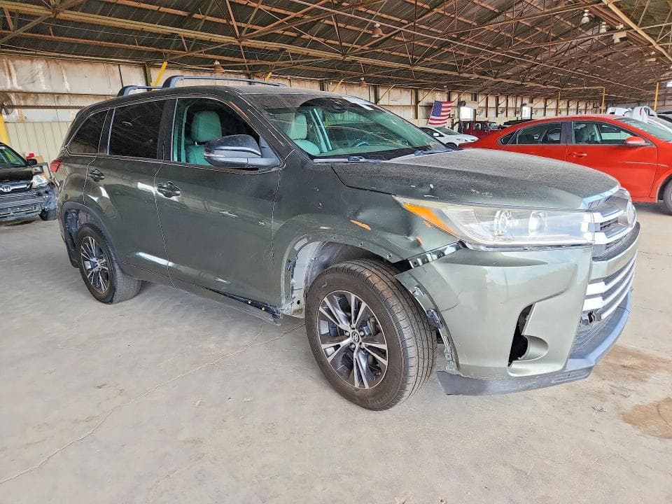 2018 TOYOTA HIGHLANDER LE PLUS LE PLUS 4