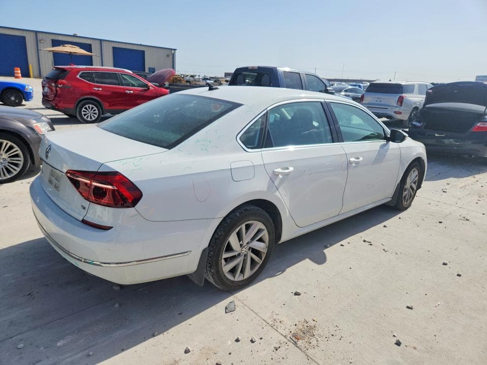 2018 VOLKSWAGEN PASSAT SE 3