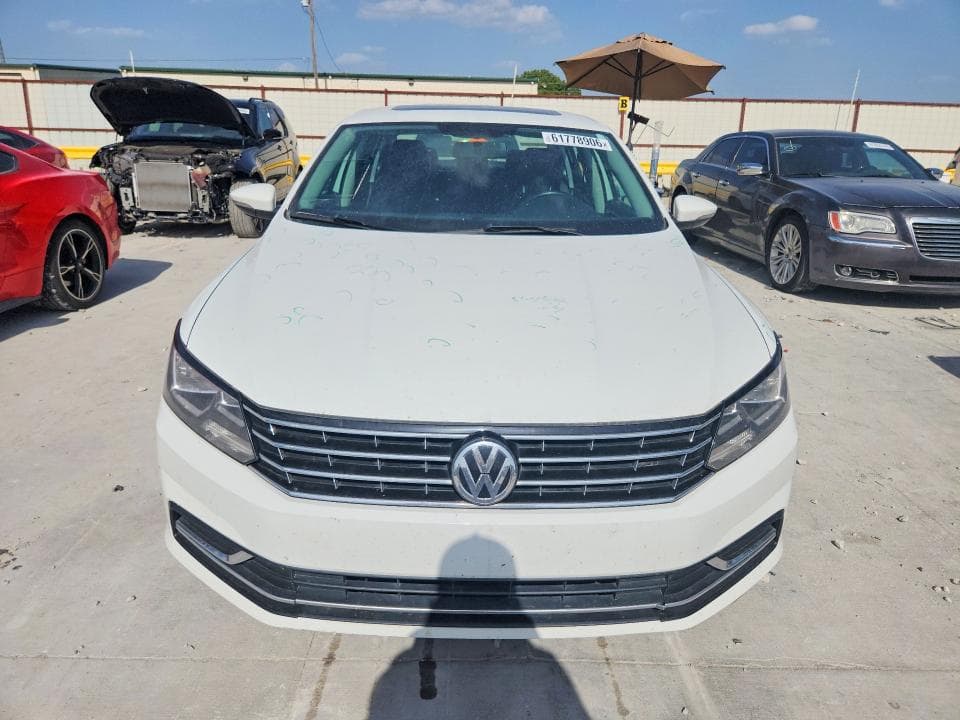 2018 VOLKSWAGEN PASSAT SE 5