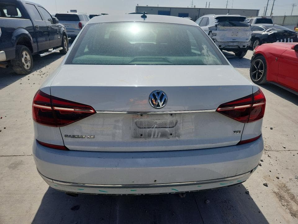 2018 VOLKSWAGEN PASSAT SE 6