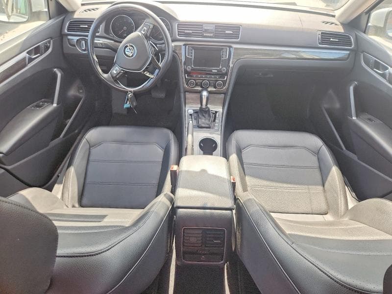 2018 VOLKSWAGEN PASSAT SE 8