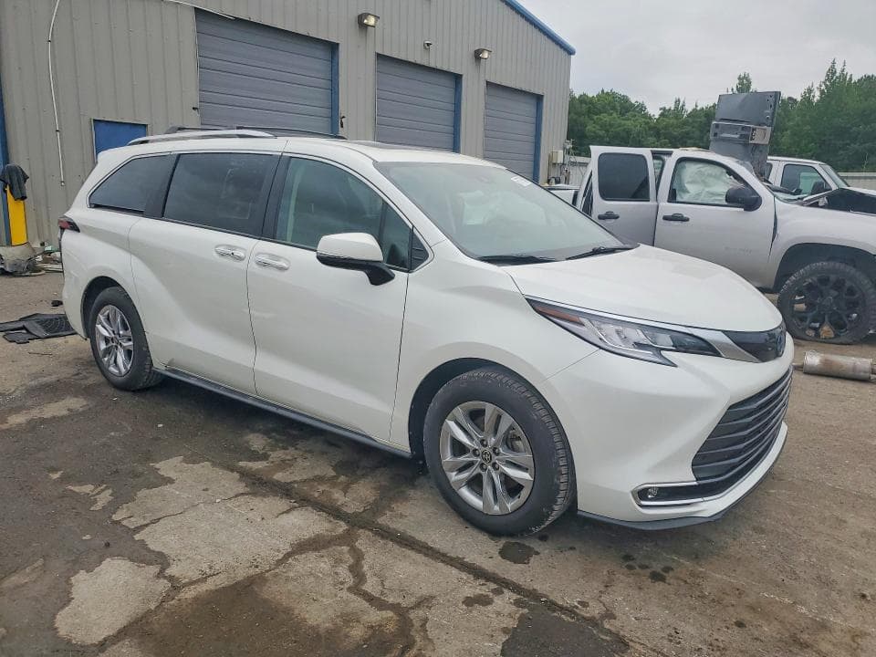 2021 TOYOTA SIENNA LIMITED 7-PASSENGER 4
