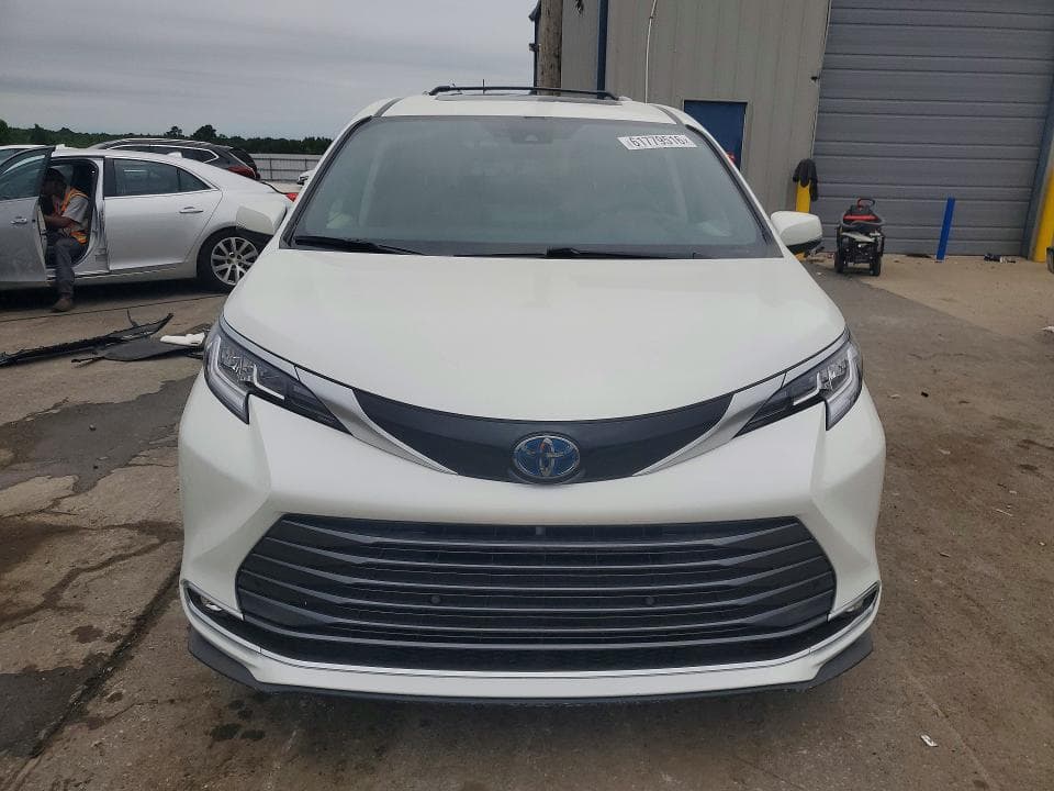 2021 TOYOTA SIENNA LIMITED 7-PASSENGER 5
