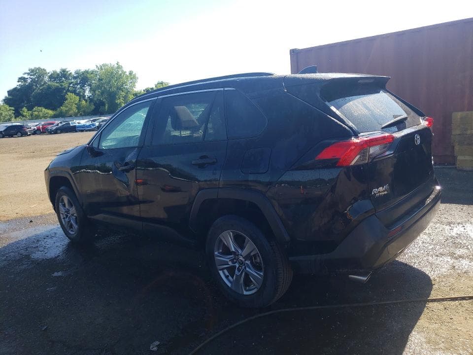 2022 TOYOTA RAV4 XLE 2