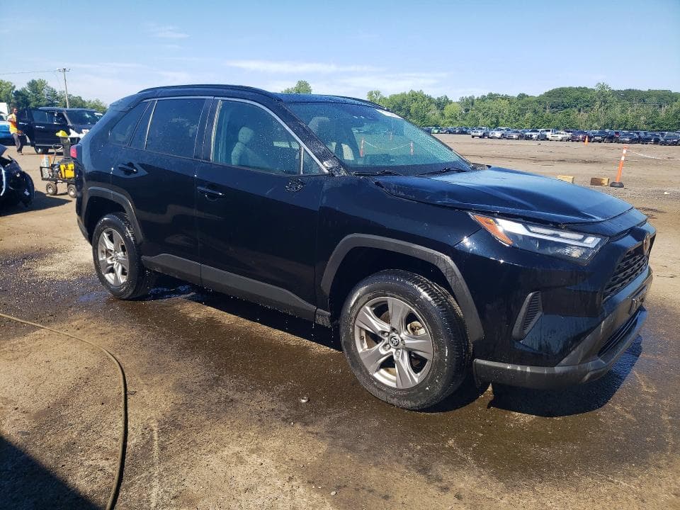 2022 TOYOTA RAV4 XLE 4