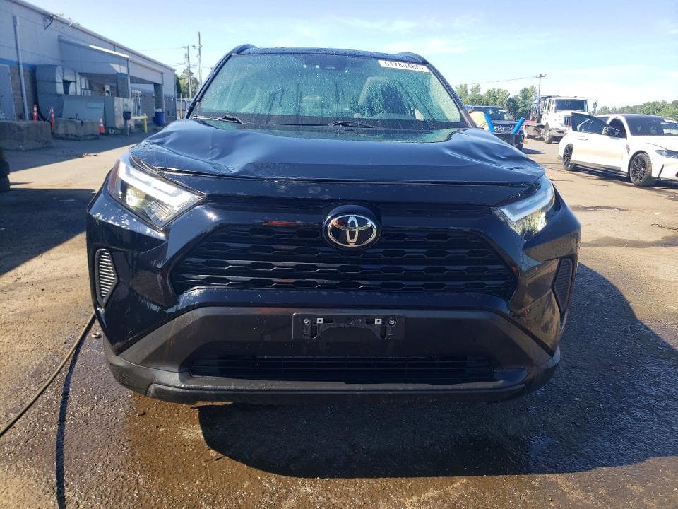 2022 TOYOTA RAV4 XLE 5