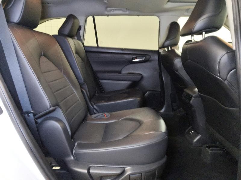 2022 TOYOTA HIGHLANDER XLE 11