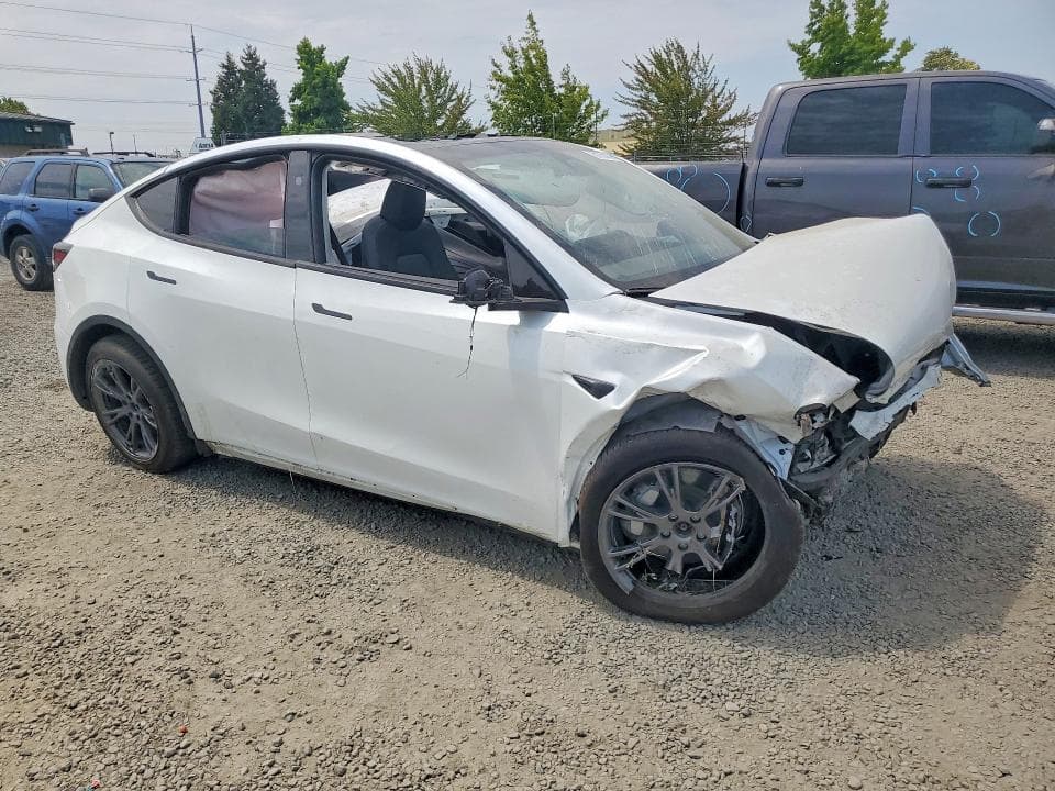 2025 TESLA MODEL Y 4