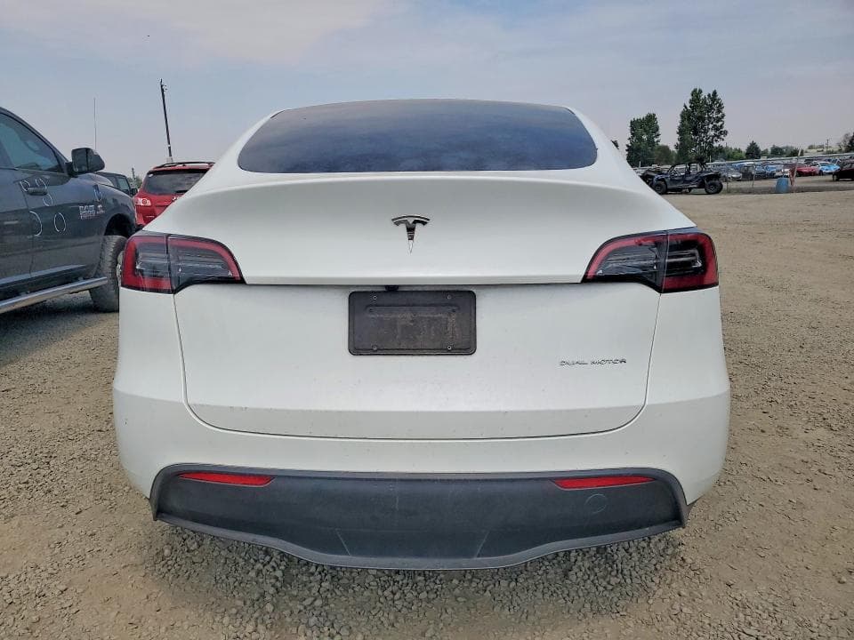 2025 TESLA MODEL Y 6