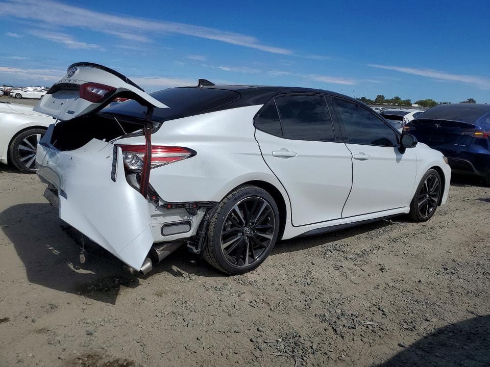 2019 TOYOTA CAMRY XSE 3