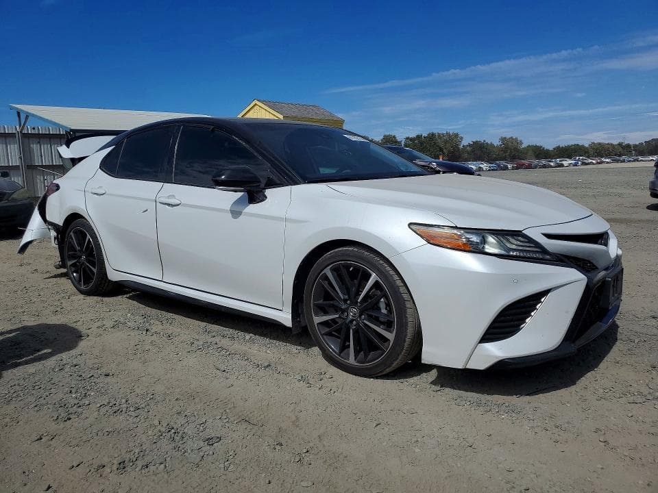 2019 TOYOTA CAMRY XSE 4