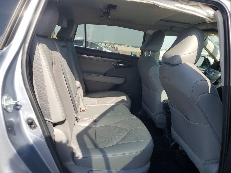 2023 TOYOTA HIGHLANDER LIMITED 11