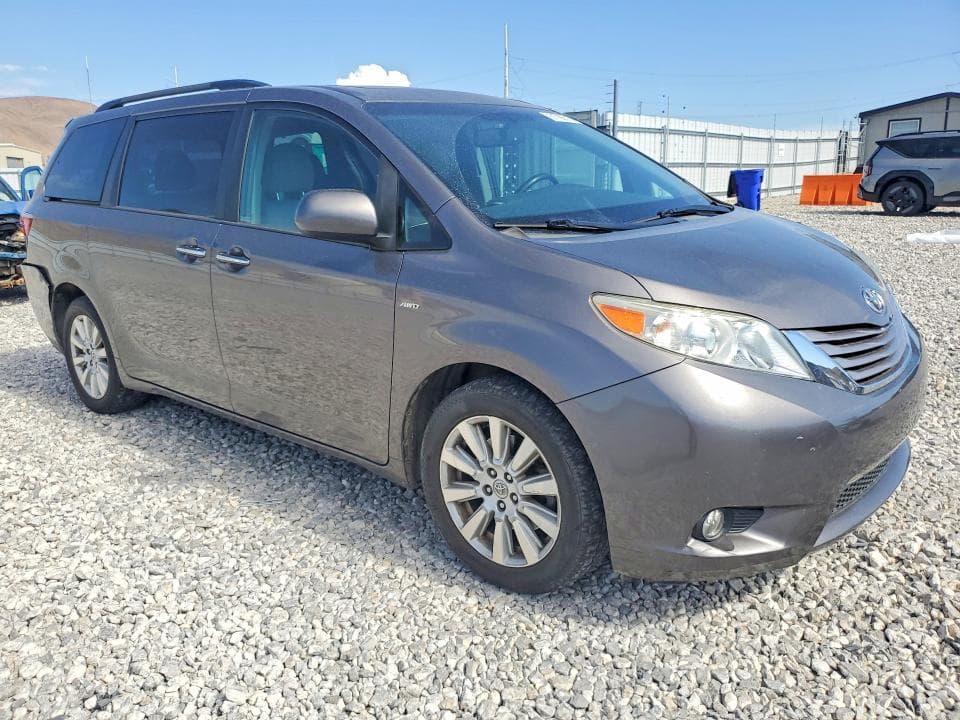 2017 TOYOTA SIENNA XLE PREMIUM 7-PASSENGER 4