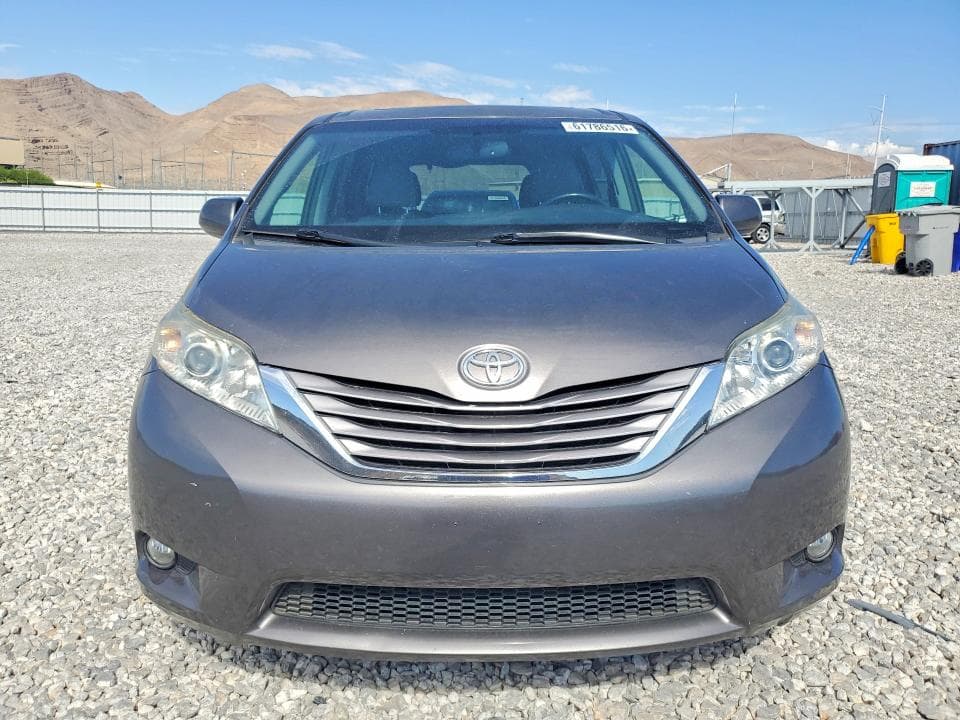 2017 TOYOTA SIENNA XLE PREMIUM 7-PASSENGER 5