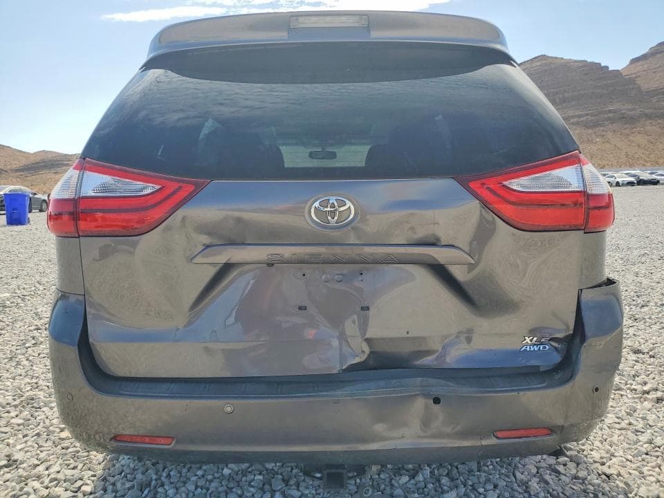 2017 TOYOTA SIENNA XLE PREMIUM 7-PASSENGER 6