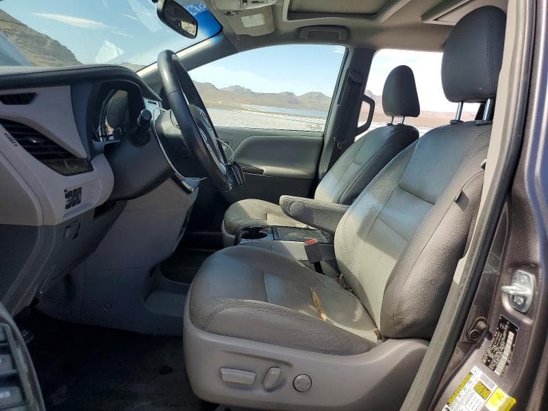 2017 TOYOTA SIENNA XLE PREMIUM 7-PASSENGER 7