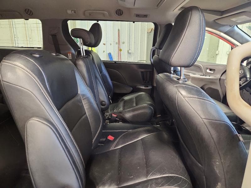 2018 TOYOTA SIENNA SE PREMIUM 8-PASSENGER 11