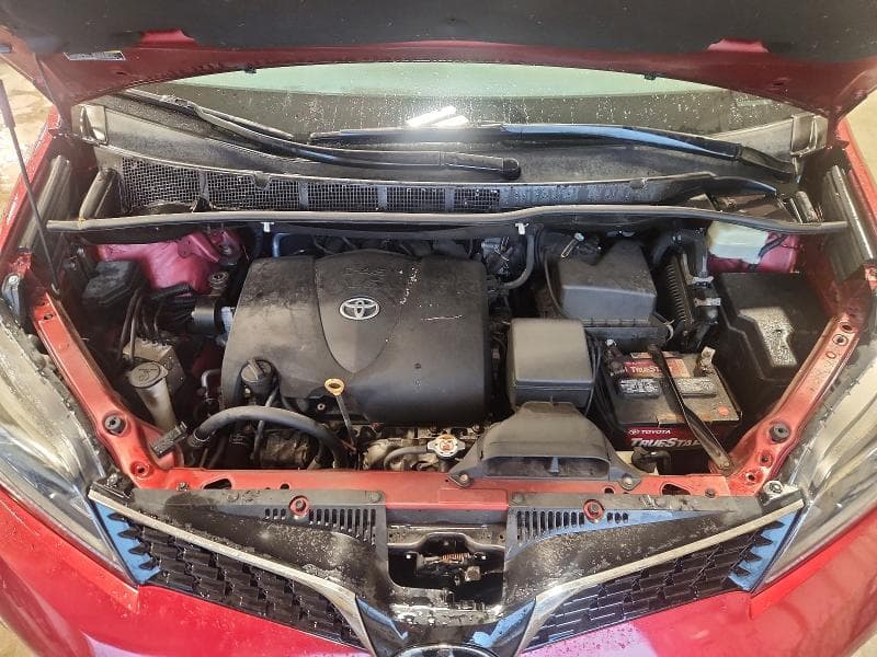 2018 TOYOTA SIENNA SE PREMIUM 8-PASSENGER 12