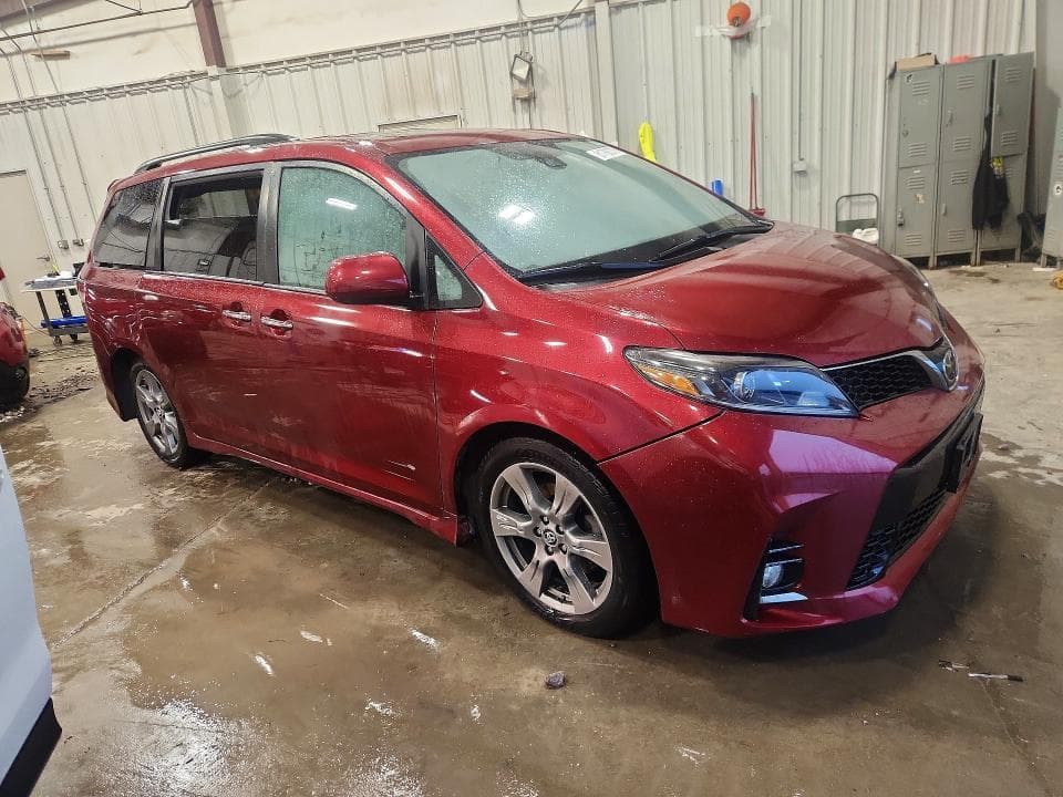 2018 TOYOTA SIENNA SE PREMIUM 8-PASSENGER 4