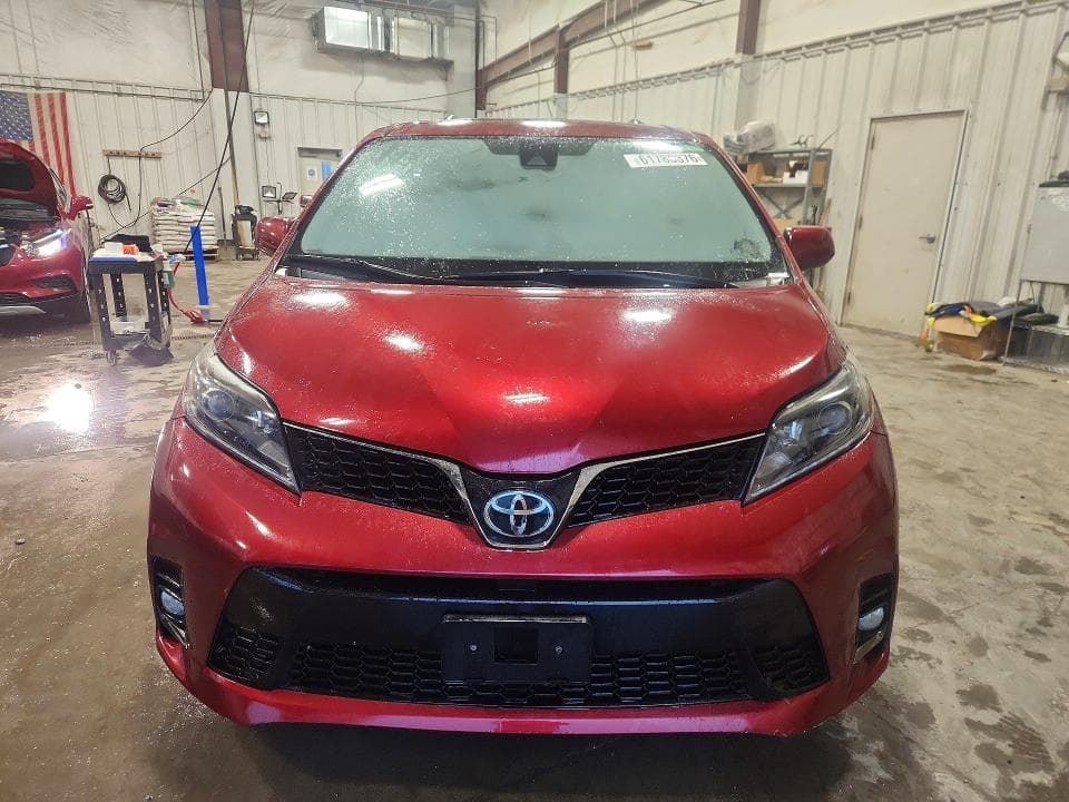 2018 TOYOTA SIENNA SE PREMIUM 8-PASSENGER 5