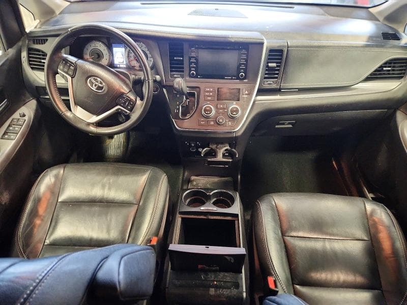 2018 TOYOTA SIENNA SE PREMIUM 8-PASSENGER 8