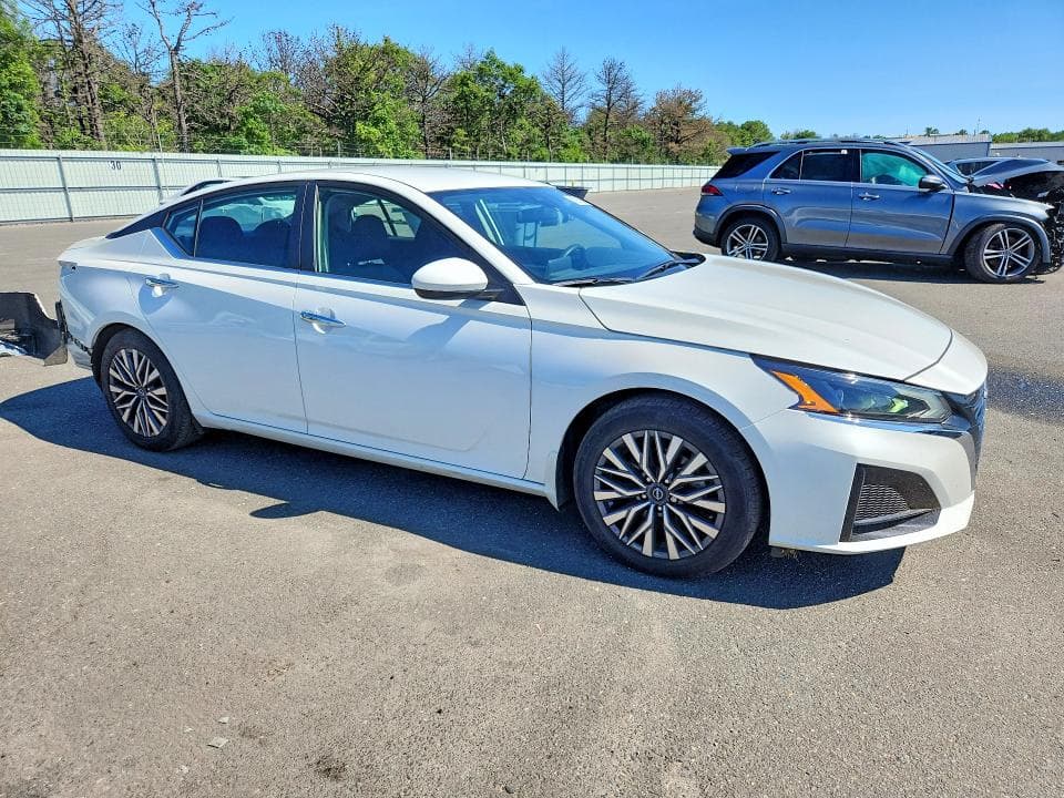 2023 NISSAN ALTIMA SV 4