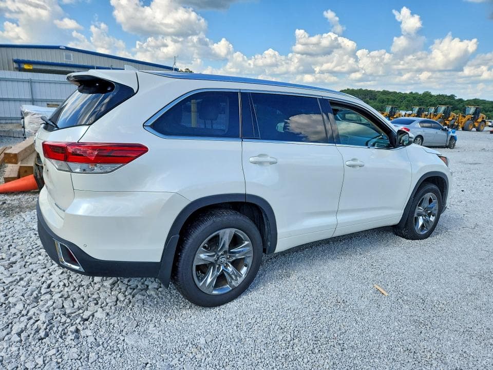 2018 TOYOTA HIGHLANDER LIMITED PLATINUM 3