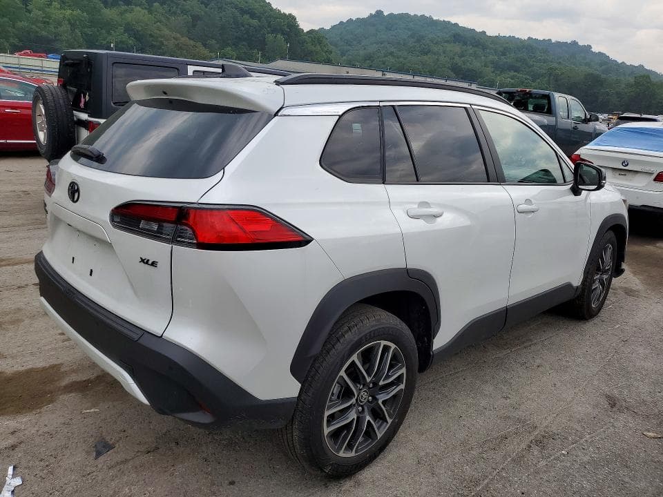 2026 TOYOTA COROLLA CROSS XLE 3