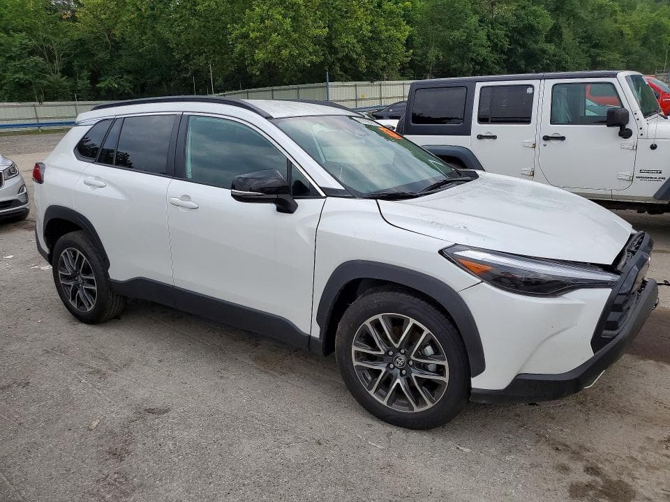 2026 TOYOTA COROLLA CROSS XLE 4