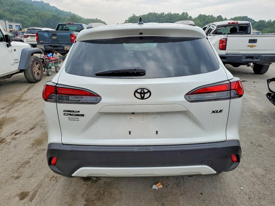 2026 TOYOTA COROLLA CROSS XLE 6