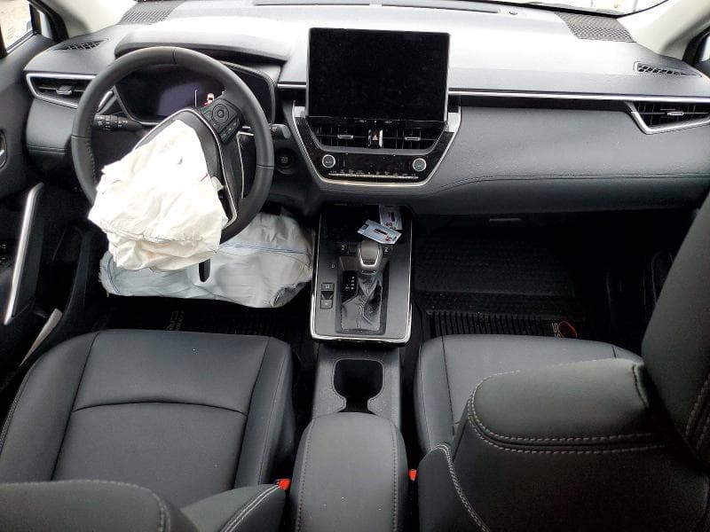 2026 TOYOTA COROLLA CROSS XLE 8