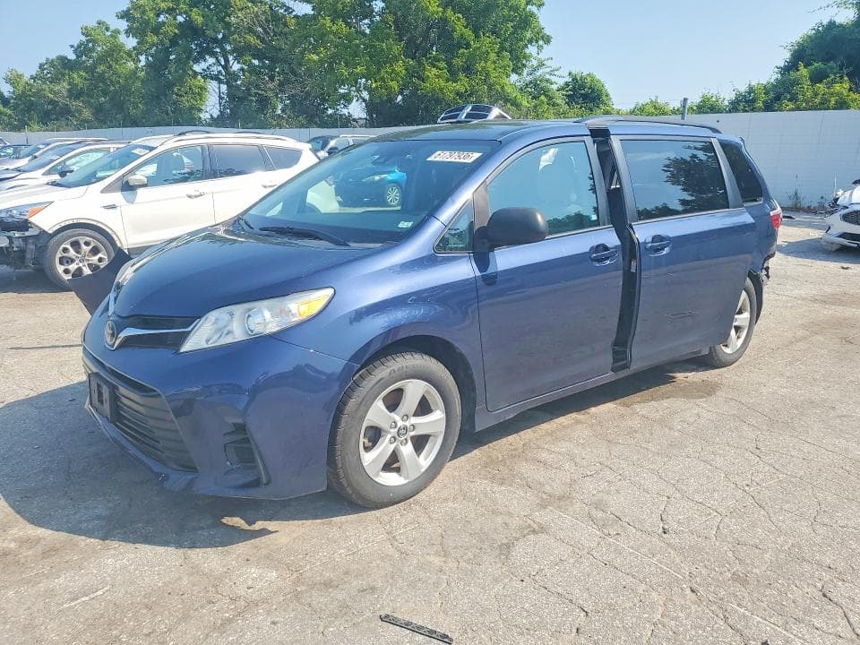 2019 TOYOTA SIENNA LE - 1