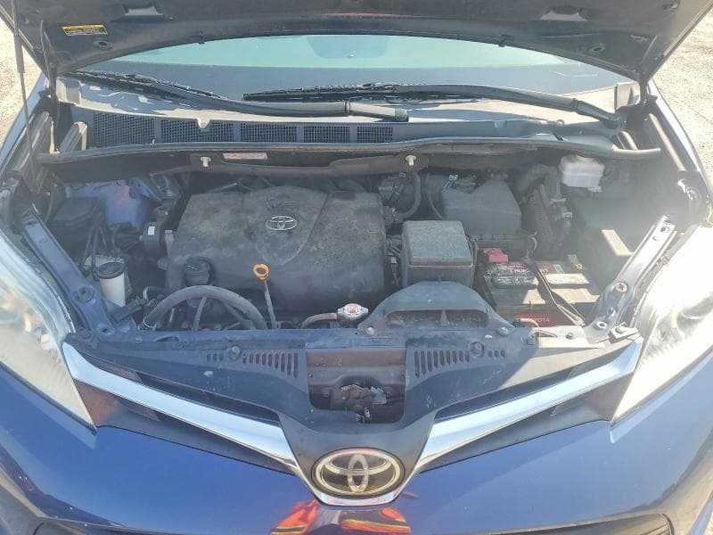 2019 TOYOTA SIENNA LE 11
