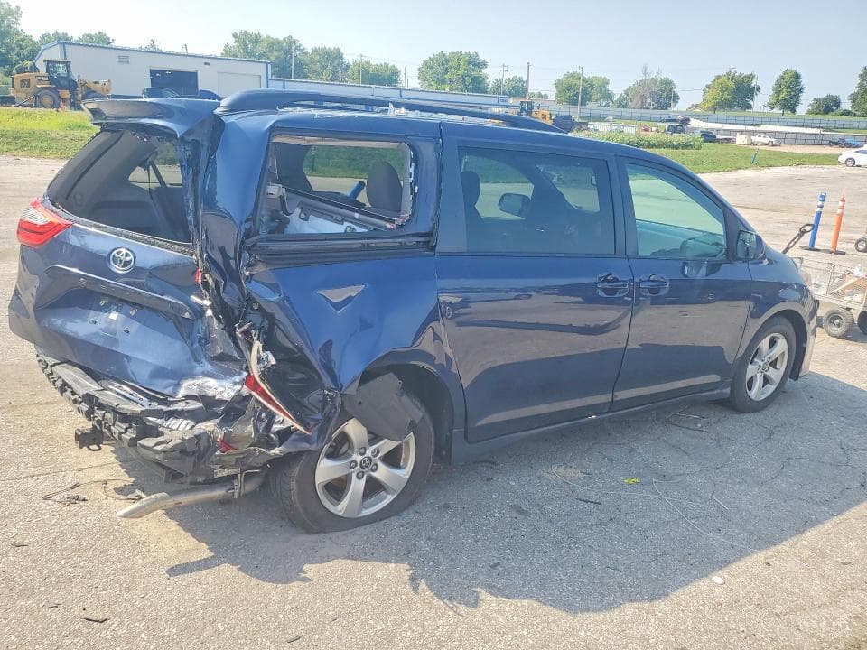 2019 TOYOTA SIENNA LE 3