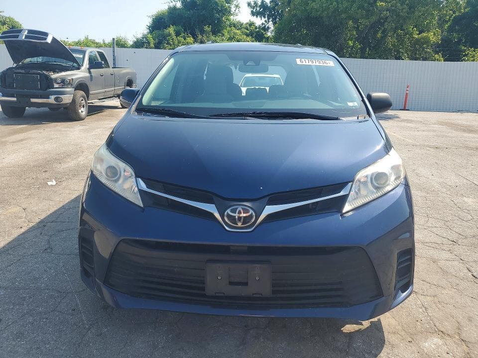 2019 TOYOTA SIENNA LE 5