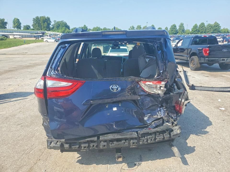 2019 TOYOTA SIENNA LE 6