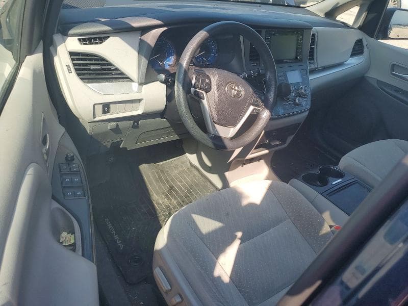 2019 TOYOTA SIENNA LE 8