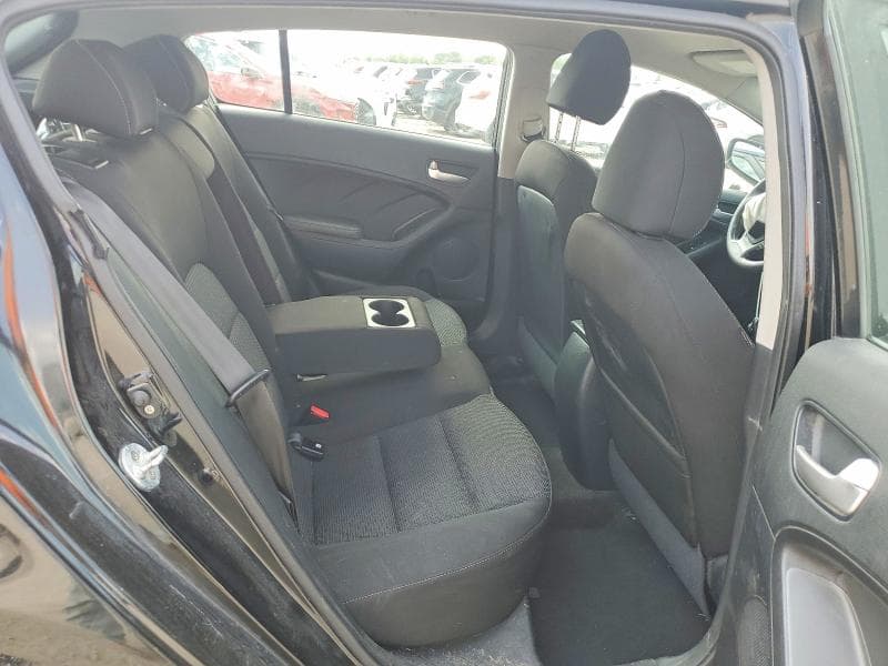 2017 KIA FORTE5 LX 11