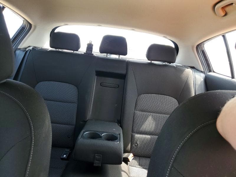 2017 KIA FORTE5 LX 10
