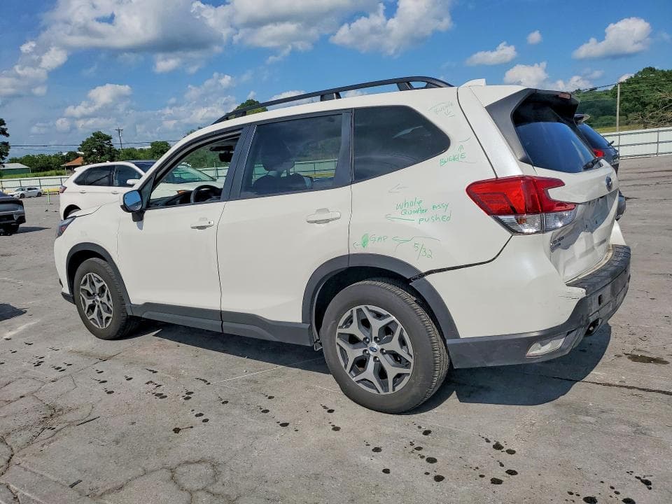 2022 SUBARU FORESTER PREMIUM 2