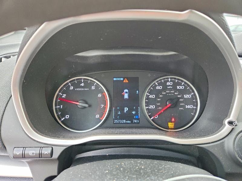 2019 MITSUBISHI ECLIPSE CROSS ES 9