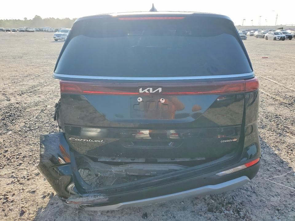 2022 KIA CARNIVAL LX 6