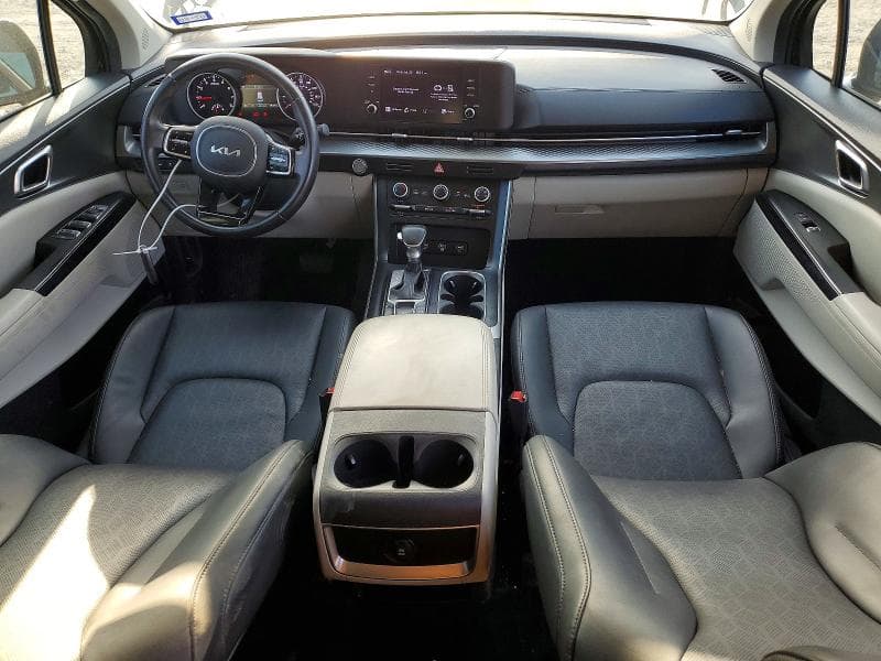 2022 KIA CARNIVAL LX 8