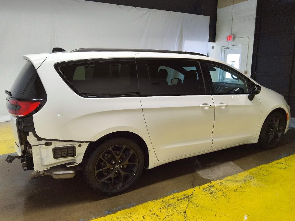 2025 CHRYSLER PACIFICA LIMITED 3